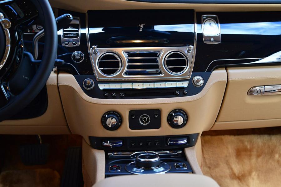  Rolls-Royce Wraith 2014 года  (фото 19 из 36)